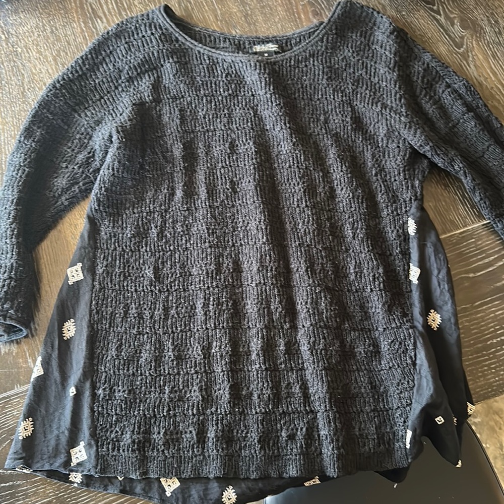 Lucky brand sweater/shirt size M
